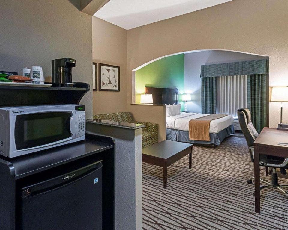Quality Suites Sulphur Luaran gambar