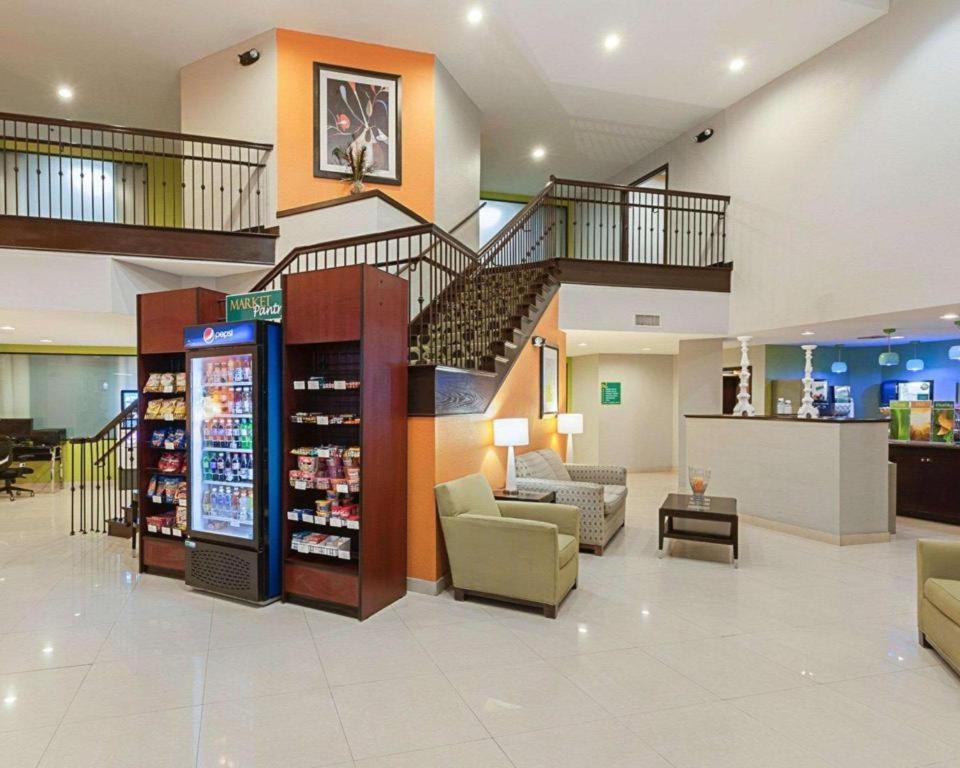 Quality Suites Sulphur Luaran gambar